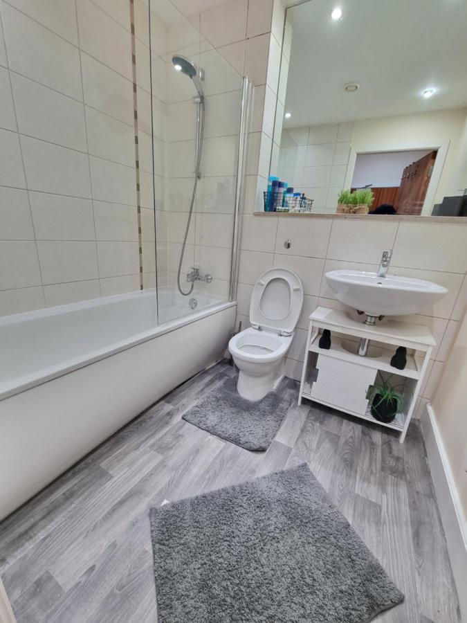2 Bedroom - City Centre Location - Perfect For Family'S Bradford  Buitenkant foto